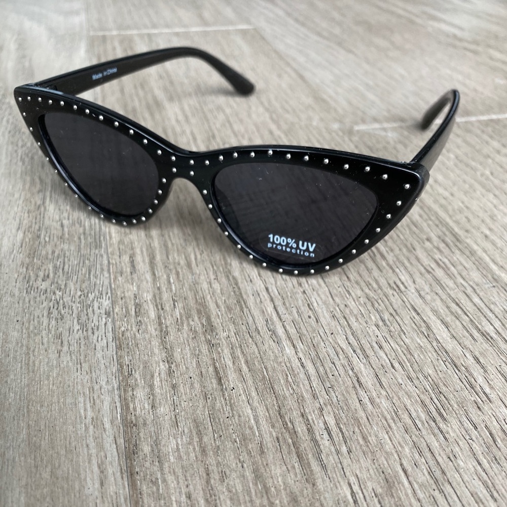 Sunglasses - Picture 13 of 16